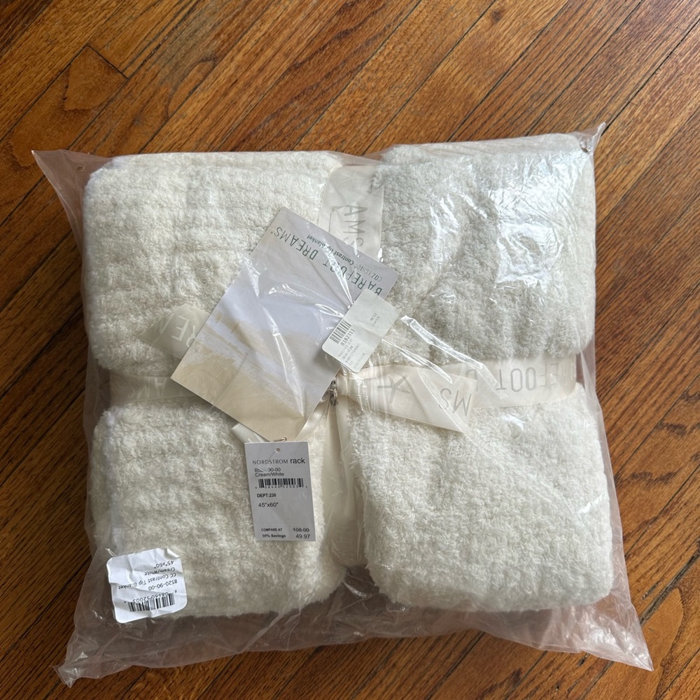 Barefoot Dreams Blanket in Cream/White